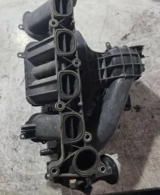 Ford Mondeo Mk III Intake manifold 1S7G9424DC