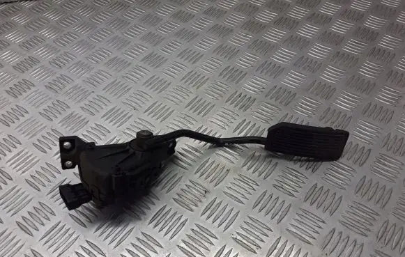 Nissan Almera N16 Accelerator throttle pedal 18002AU410