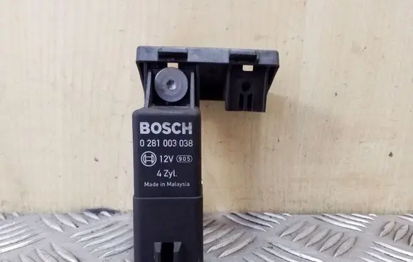 Volkswagen Caddy Glow plug pre-heat relay 0281003038 038907281D