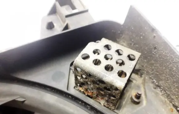 Coolant fan relay