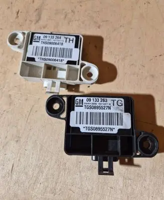 Opel Zafira A Airbag deployment crash/impact sensor 09133264 09133263 THS09006418
