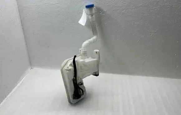 Windshield washer fluid reservoir/tank