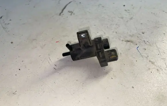 Renault Megane III Turbo solenoid valve 8200762162