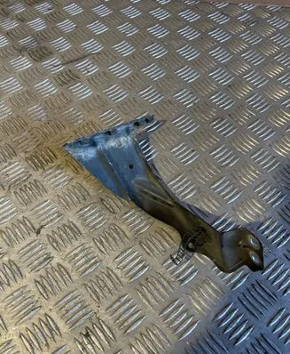 Audi A4 S4 B7 8E 8H Fender mounting bracket 8E0821135