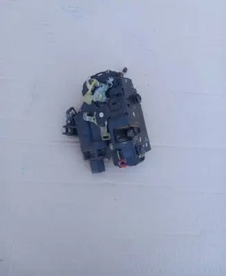 Seat Toledo II (1M) Rear door lock 