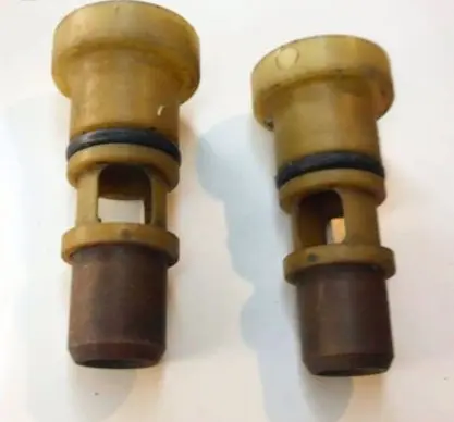 Mercedes-Benz E W124 Fuel Injector clamp holder 