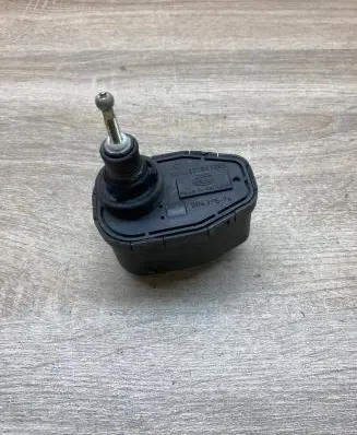 Headlight level adjustment motor