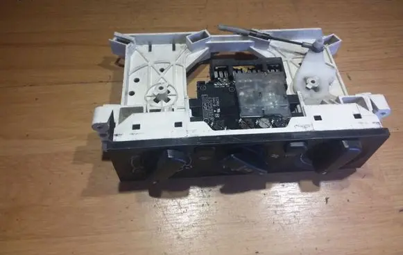 Mitsubishi Carisma Climate control unit MR360467