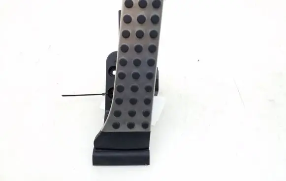 Mercedes-Benz C W204 Accelerator throttle pedal A2043001204