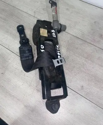 Volvo V50 Front seatbelt 8639692