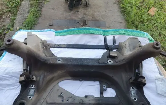 Citroen C5 Front subframe