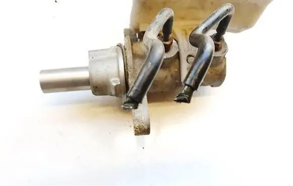 Master brake cylinder