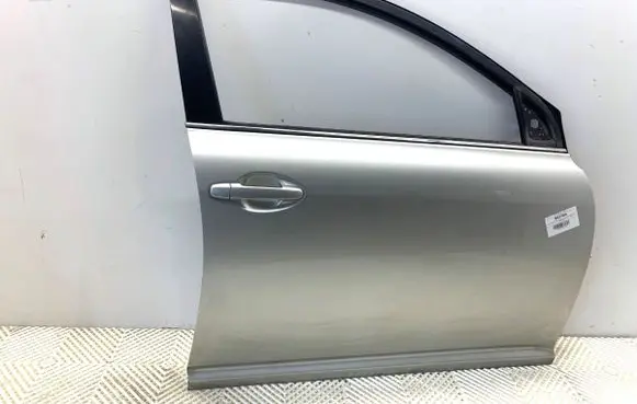 Toyota Avensis T250 Front door