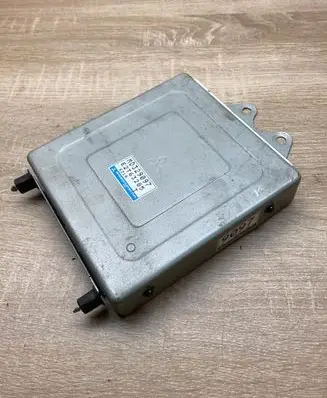 Mitsubishi Carisma Engine control unit/module ECU MD329097 E2T63285
