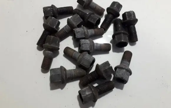 Volkswagen Polo III 6N 6N2 6NF Nuts/bolts 