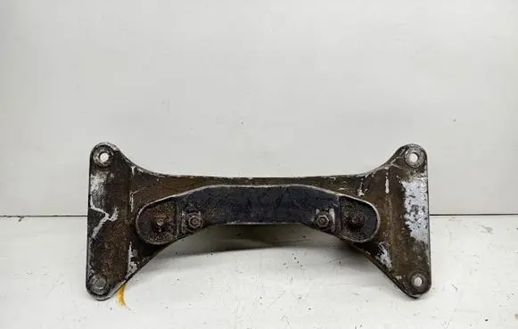 BMW 5 E39 Gearbox mounting bracket 1096104