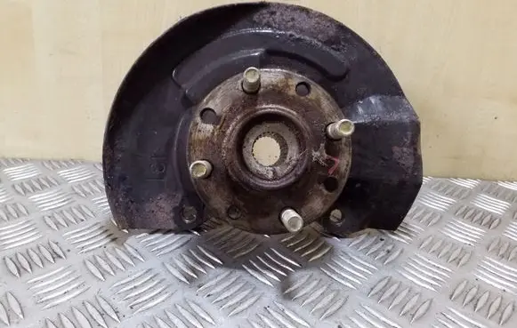 Mitsubishi Colt Front wheel hub