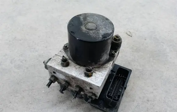 Skoda Fabia Mk2 (5J) ABS Pump 