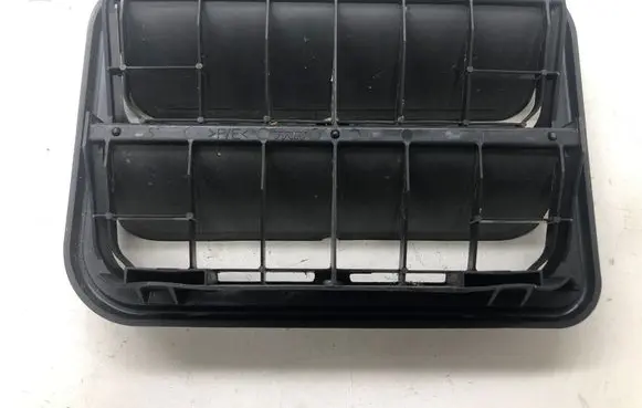 Peugeot 208 I Quarter panel pressure vent 9675506980