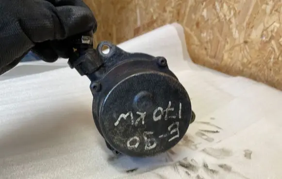 BMW 5 E60 E61 Vacuum pump 779123204