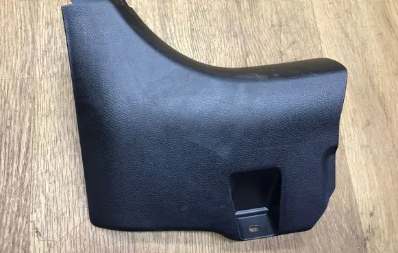 Foot area side trim