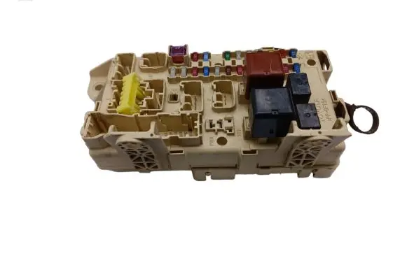 Toyota Avensis Verso Fuse module 8922144030