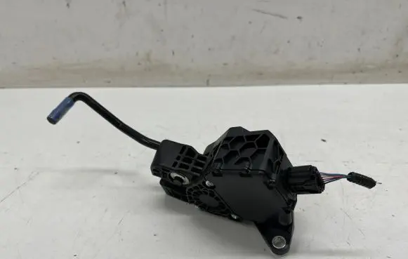 Toyota RAV 4 (XA50) Accelerator throttle pedal 7811042071