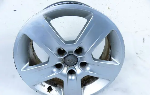 Volkswagen Jetta VI R17 alloy rim 8EC071496