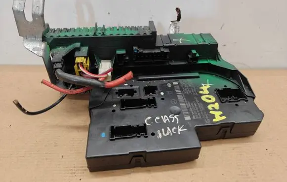 Mercedes-Benz C W204 Fuse module 5DK00922514 2049006301 2129021201