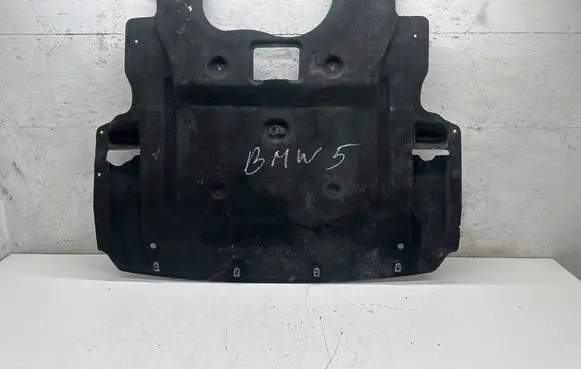 BMW 5 F10 F11 Engine splash shield/under tray 8035943