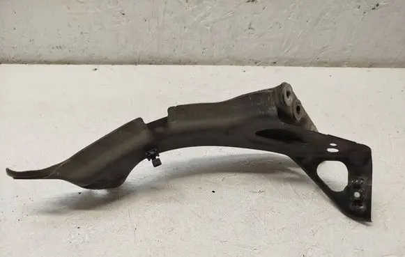 Audi A6 C7 Fender mounting bracket 4G0821136A 7L447