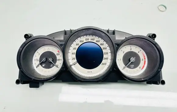 Speedometer (instrument cluster)