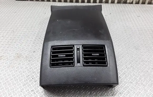 Rear air vent grill