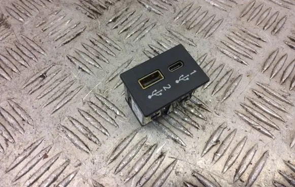 Nissan Leaf II (ZE1) USB socket connector 280236WK0A