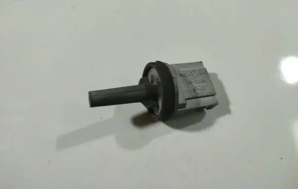 Volkswagen Touareg I Interior temperature sensor 130967543B