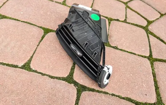 Opel Insignia A Dash center air vent grill 23440308