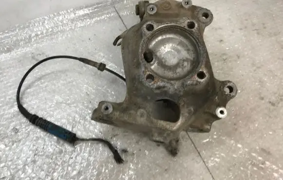 BMW 5 E60 E61 Front wheel hub spindle knuckle 6760953 31216760953