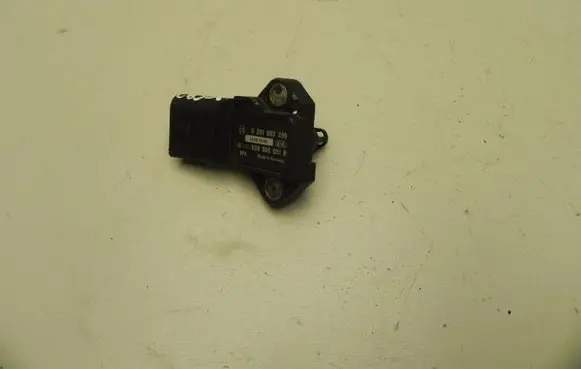 Volkswagen Golf V Turbo solenoid valve 038906051B X692