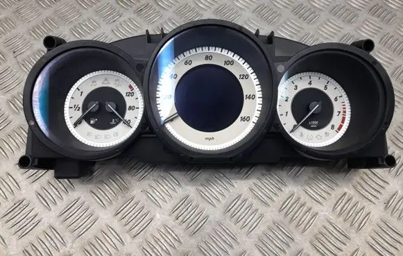 Mercedes-Benz CLS C218 X218 Speedometer (instrument cluster) A2189007402