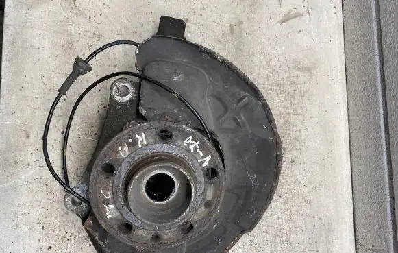 Volvo V70 Front wheel hub