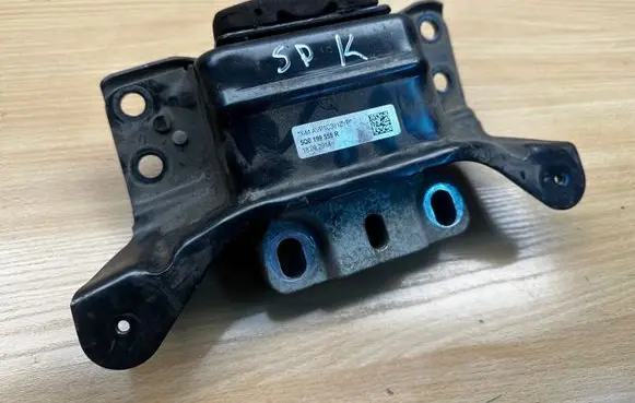 Volkswagen Golf Sportsvan Engine mount bracket 5Q0199555R
