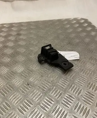 Volvo XC90 Front bumper mounting bracket 31353764