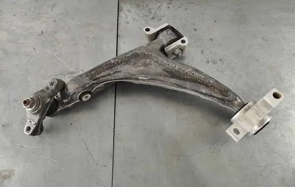 Volvo XC60 Front lower control arm/wishbone 32370924 32246811