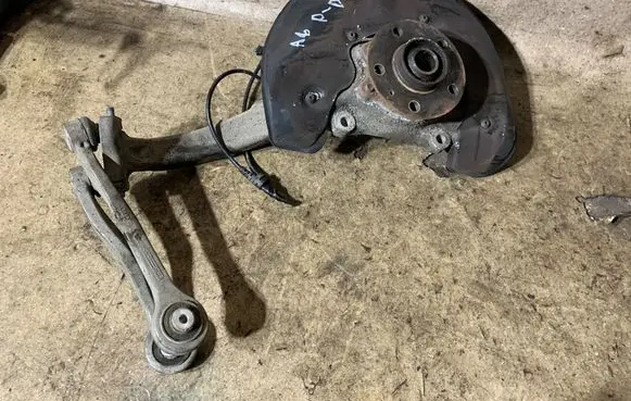 Audi A8 S8 D4 4H Front wheel hub 