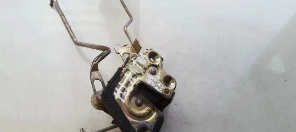 Hyundai Lantra II Front door lock