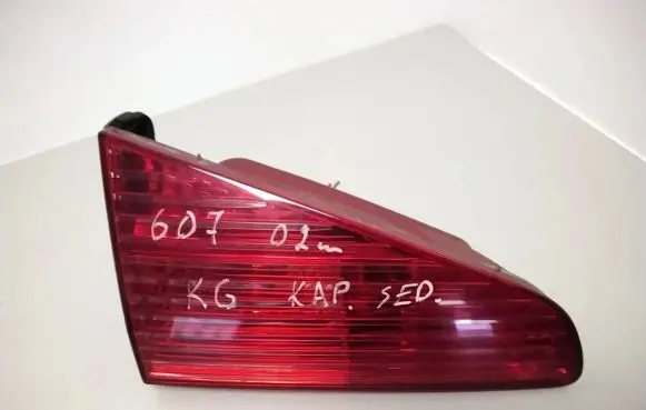 Peugeot 607 Tailgate rear/tail lights E29008 0010C