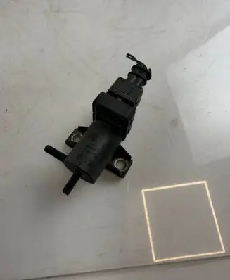 Opel Vivaro Turbo solenoid valve 8200762162