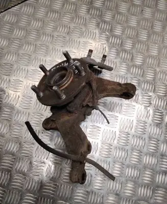 Toyota RAV 4 (XA30) Front wheel hub 