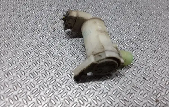 Nissan X-Trail T30 Headlight washer pump 2224624A