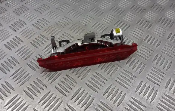 Toyota Yaris Third/center stoplight